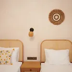 Castelle Hotel *