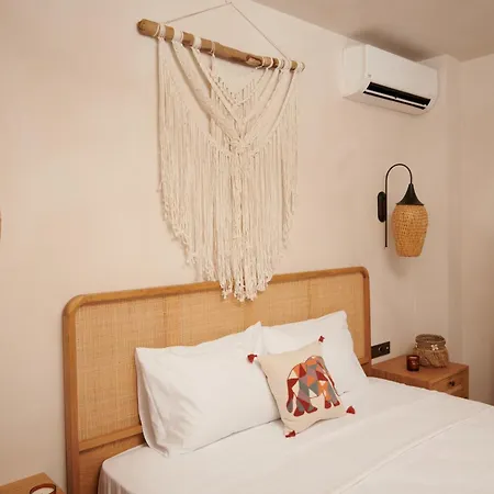 Castelle Hotel *