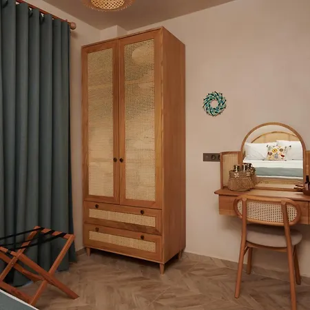 Castelle Hotel *